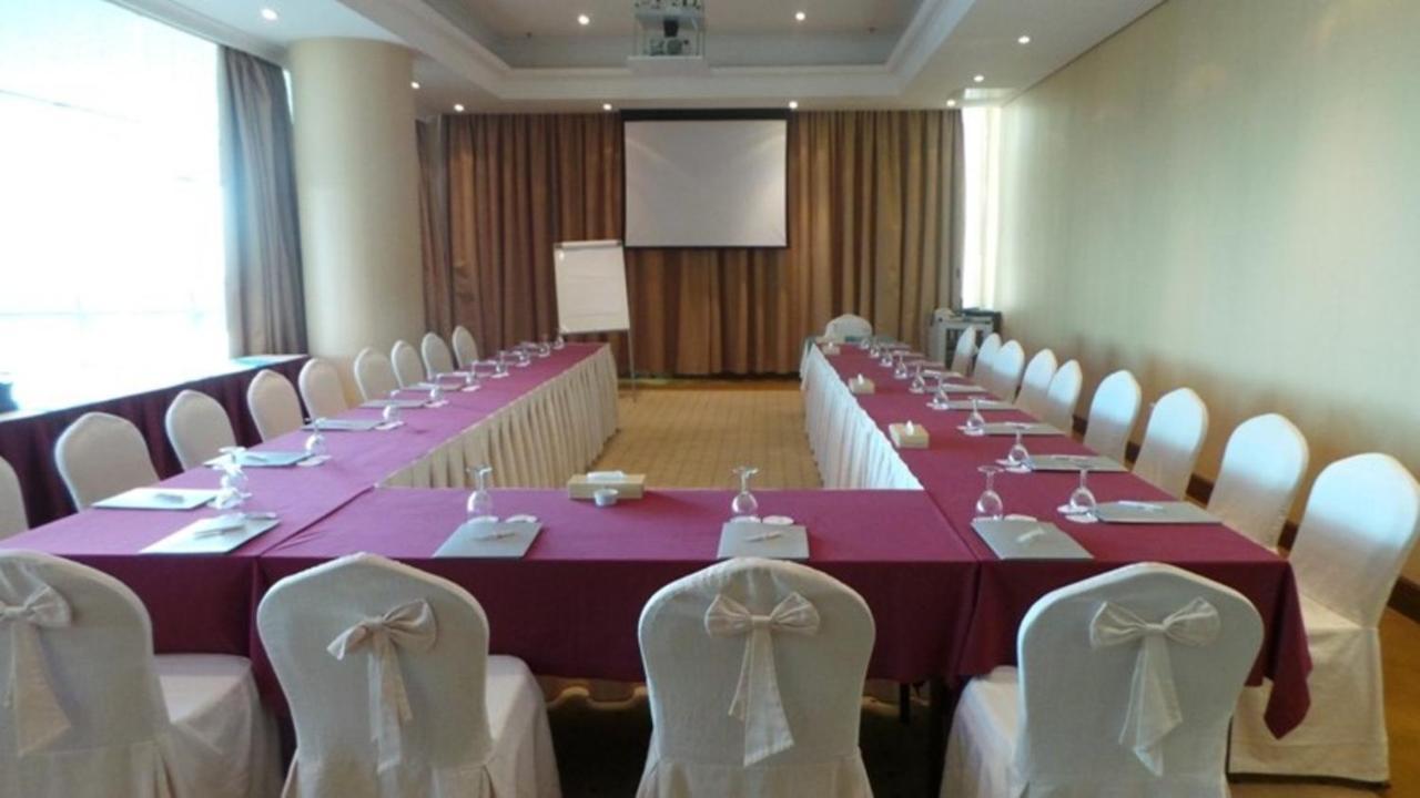 Costa Del Sol Hotel Kuwait City Esterno foto