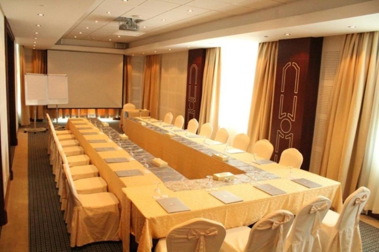 Costa Del Sol Hotel Kuwait City Esterno foto