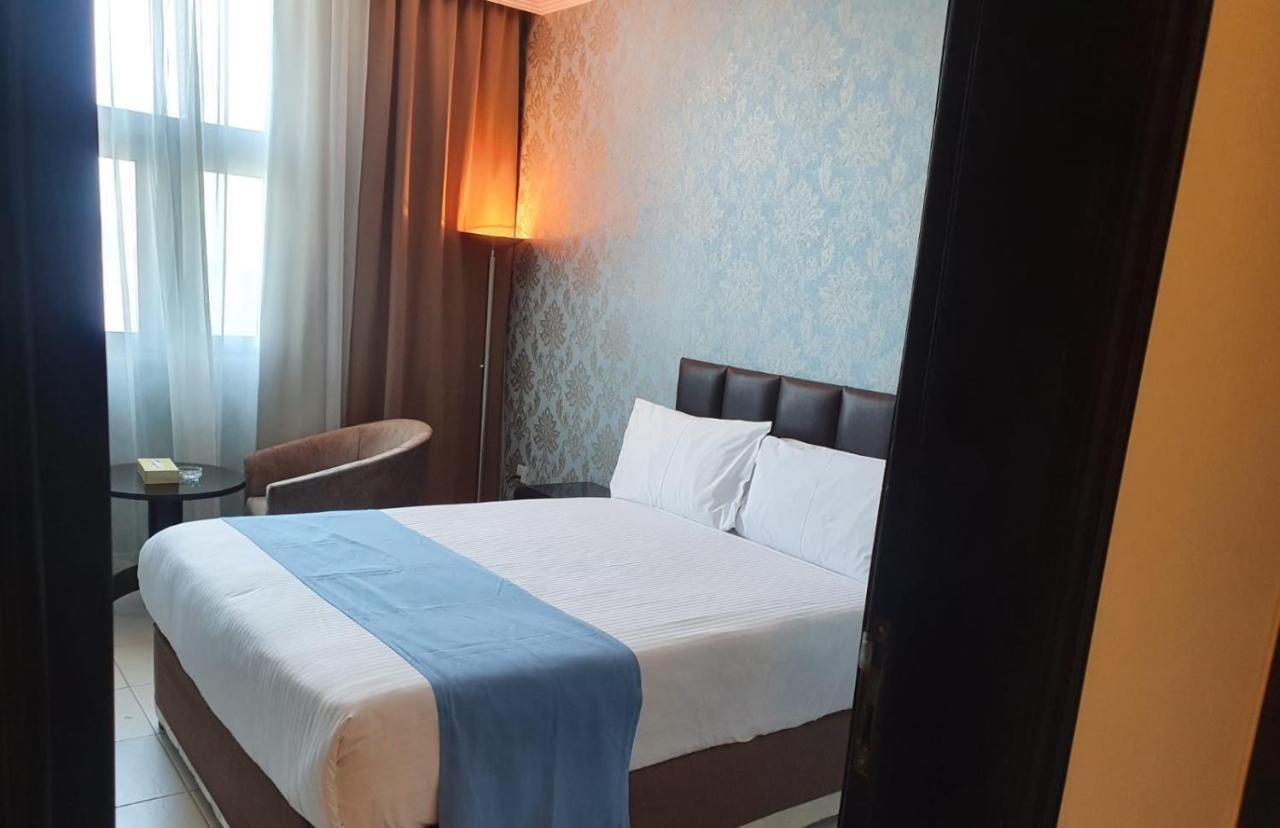 Costa Del Sol Hotel Kuwait City Esterno foto