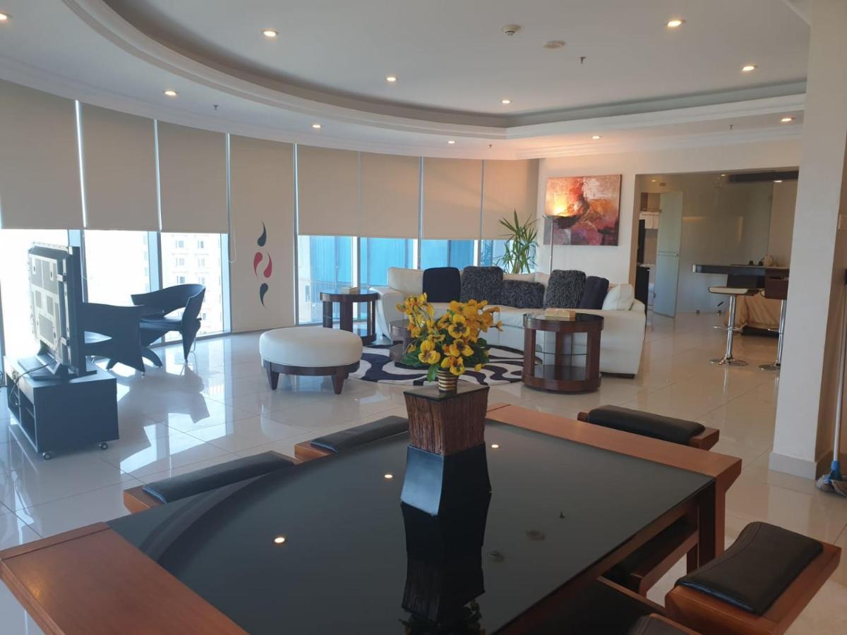 Costa Del Sol Hotel Kuwait City Esterno foto