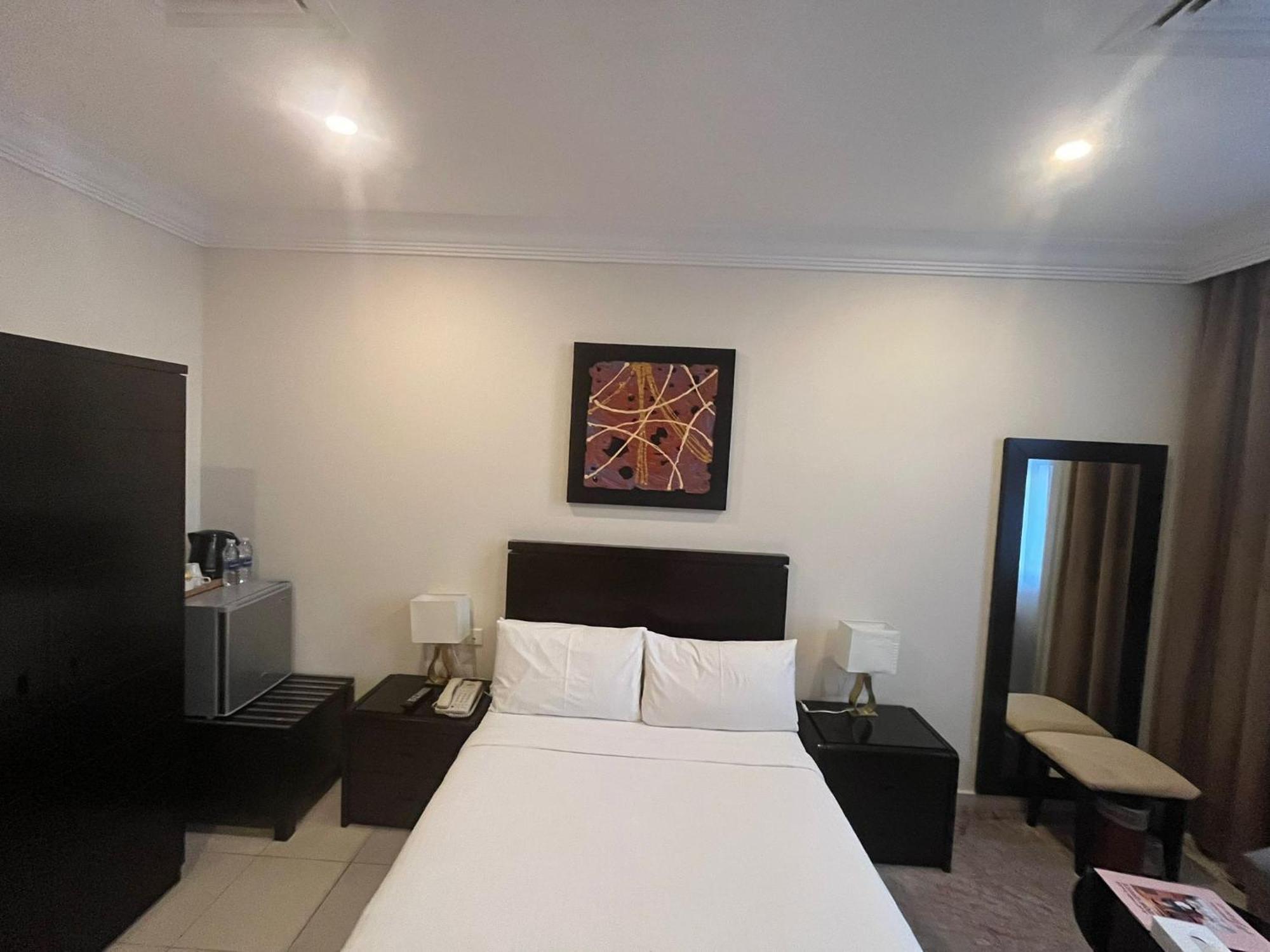 Costa Del Sol Hotel Kuwait City Esterno foto