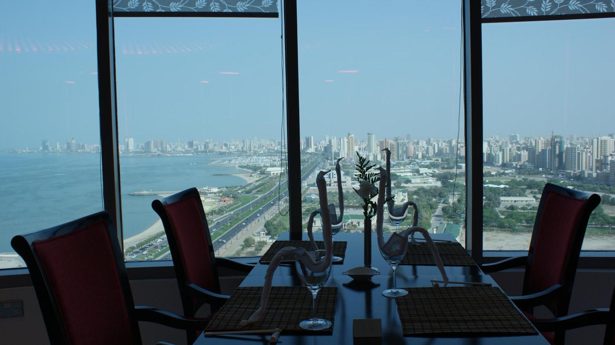 Costa Del Sol Hotel Kuwait City Esterno foto